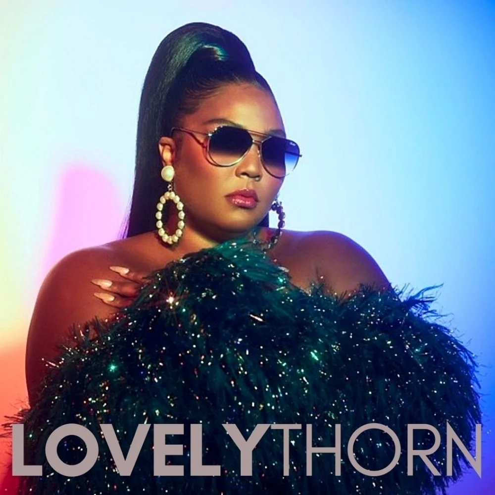 QUAY // ltd ed lizzo collaboration black metal frame black smoke lens aviators